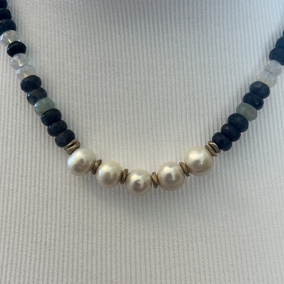 Neiman Marcus Necklace with Blue Faceted Stones and Pearls - Picture 4 of 4
